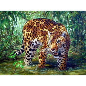 Leopard in the water Cross Stitch Set